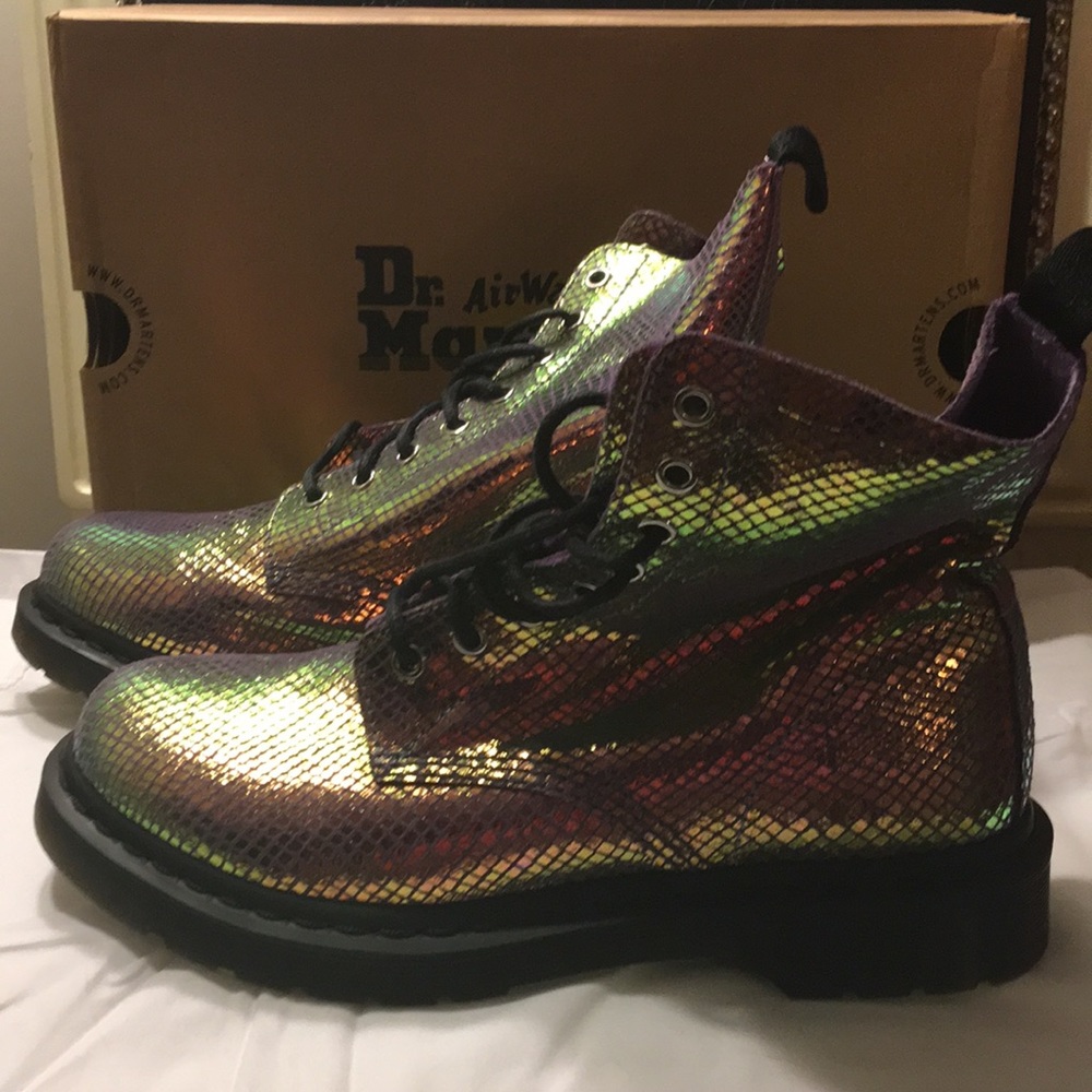 NWOT Dr. Martens Boots - Pascal Mirror Shift Suede